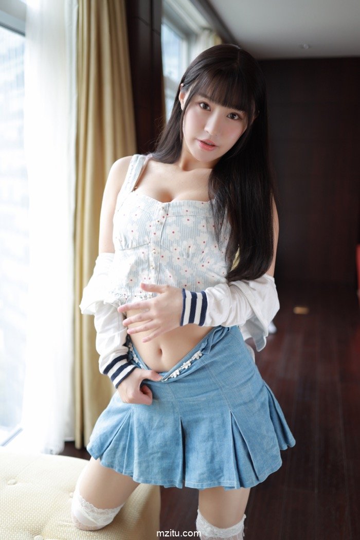 性感少女朱可儿上演短裙诱惑，露出肥臀引人后入(12)