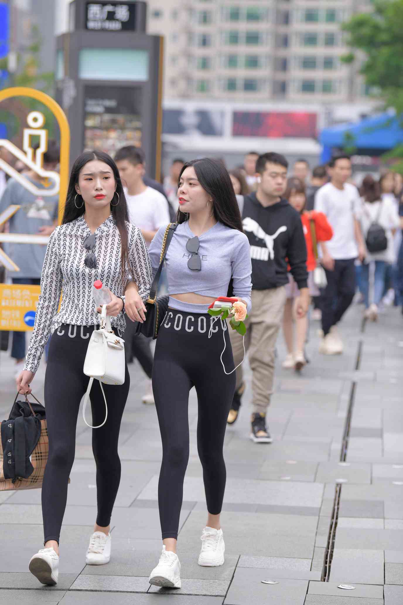 图片[2]-【免费】逛街的两个瑜伽裤姑娘【40P】04030-萌素素