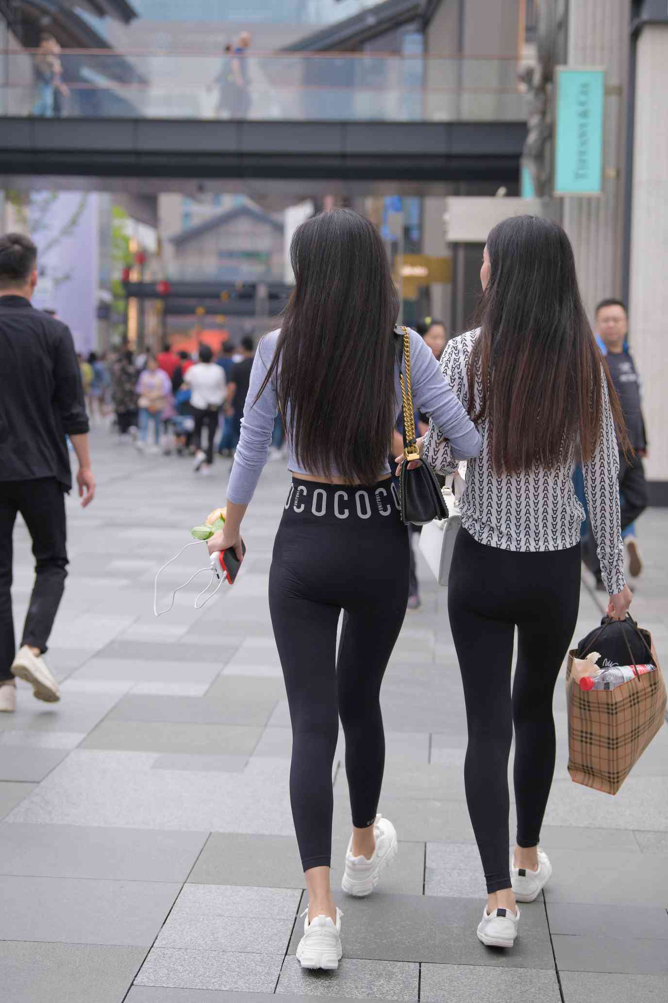 图片[3]-【免费】逛街的两个瑜伽裤姑娘【40P】04030-萌素素