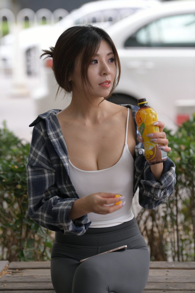 喝饮料的瑜伽裤女孩J2242 383P1V-17.5GB-萌素素