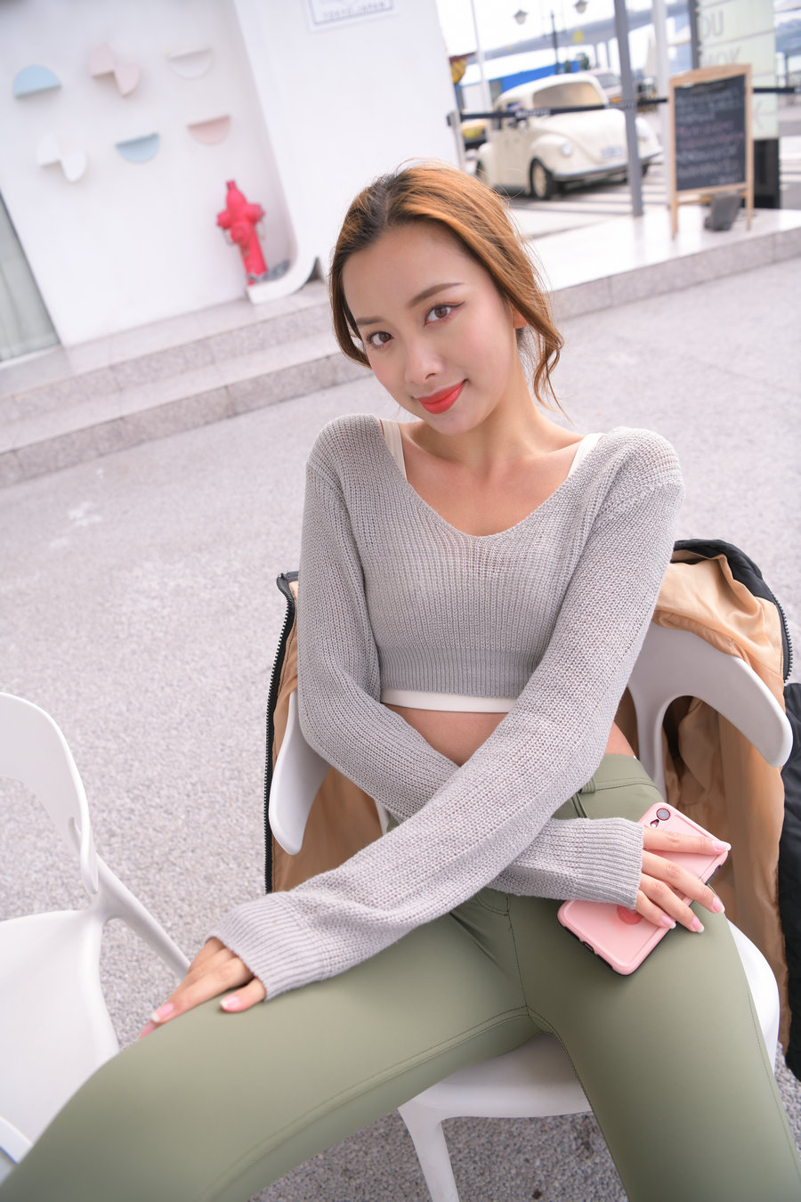 图片[2]-非常可爱的瑜伽裤女孩坐在凳子上 J1520 998P1V-26.5GB-萌素素