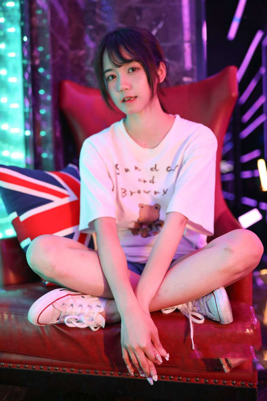 图片[2]-KTV里唱歌的长腿帆布鞋女孩【102P】20015-萌素素