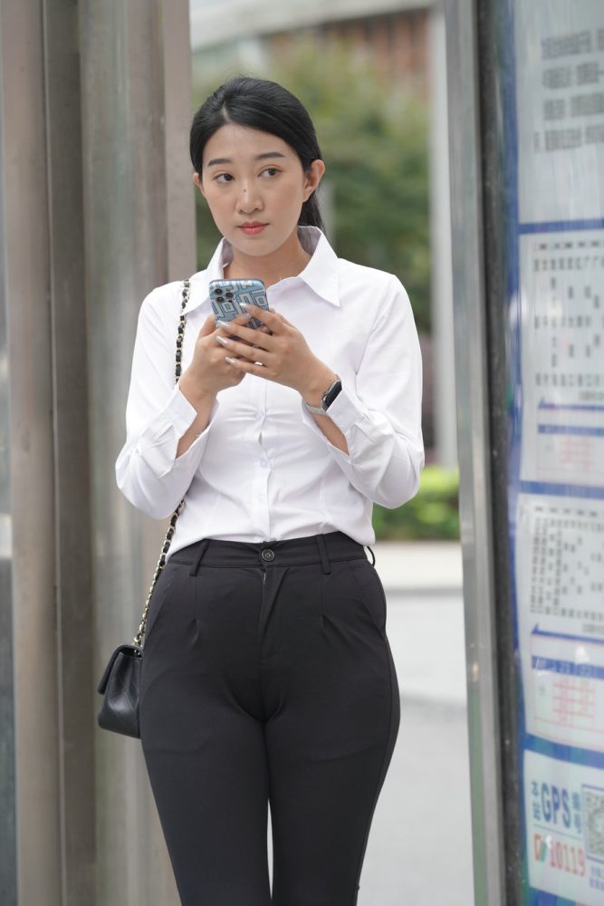 图片[3]-等公交的制服女人J2130 976P2V-29.5GB-萌素素