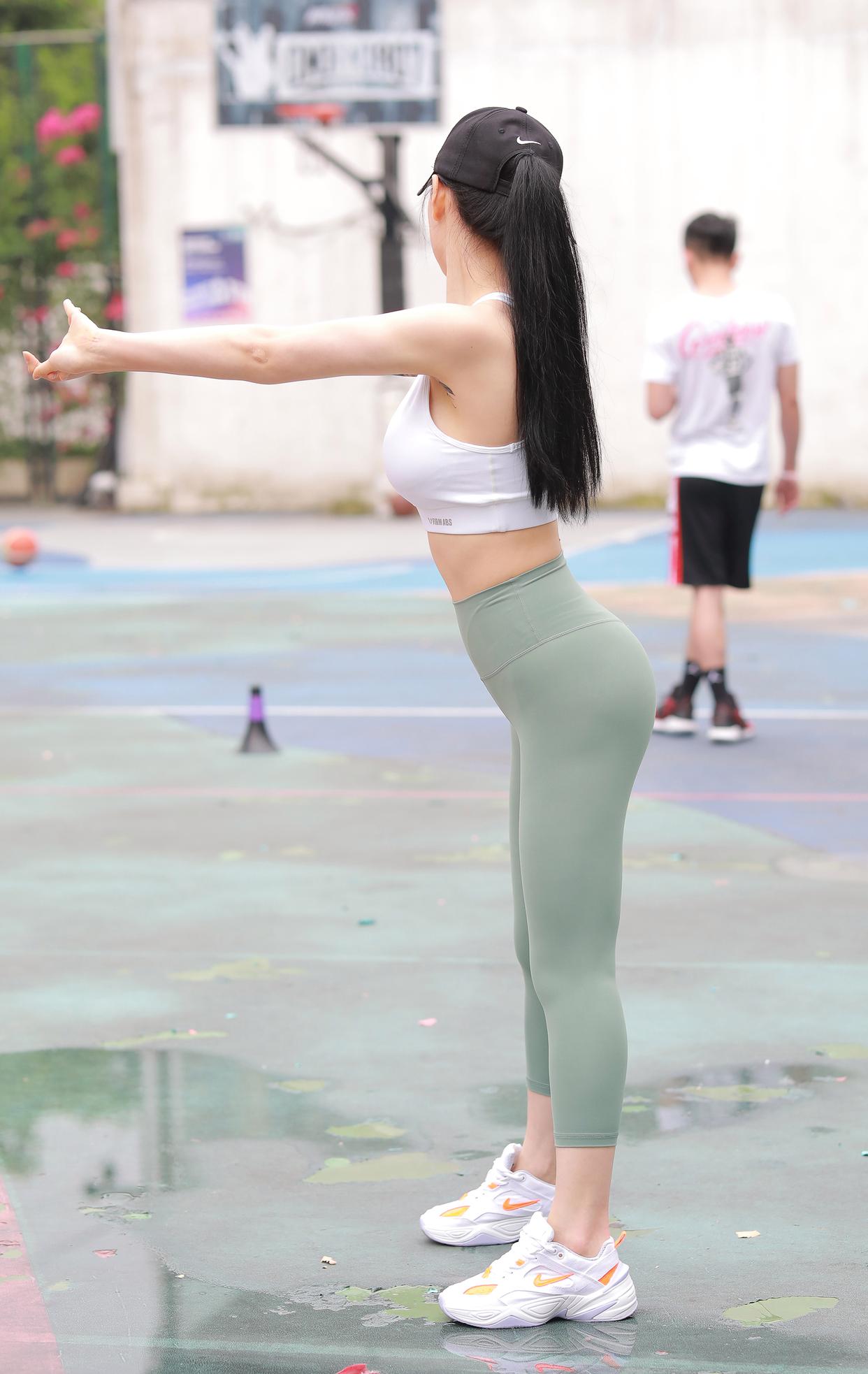 图片[1]-打扮很休闲的瑜伽裤女孩 J1600 415P3V-10.4GB-萌素素