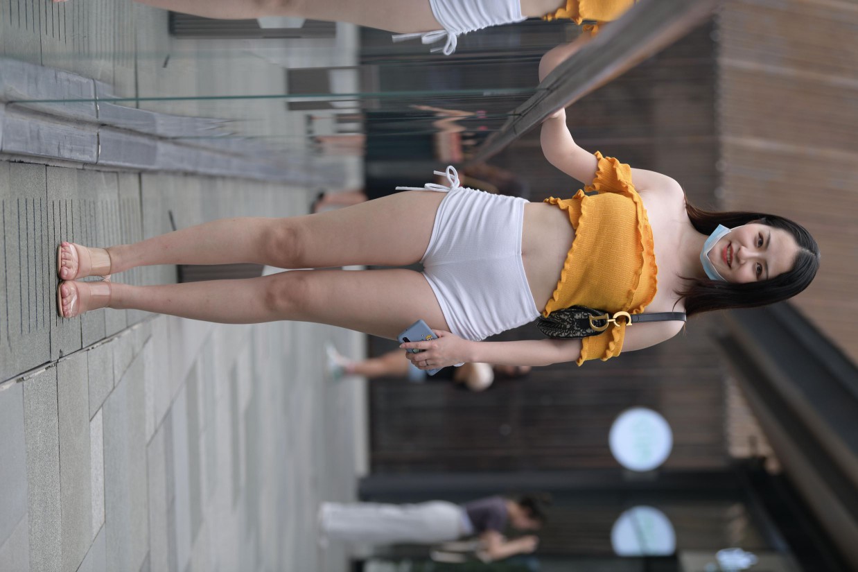 图片[2]-高腰白色短裤的漂亮女孩【767P】00065-萌素素