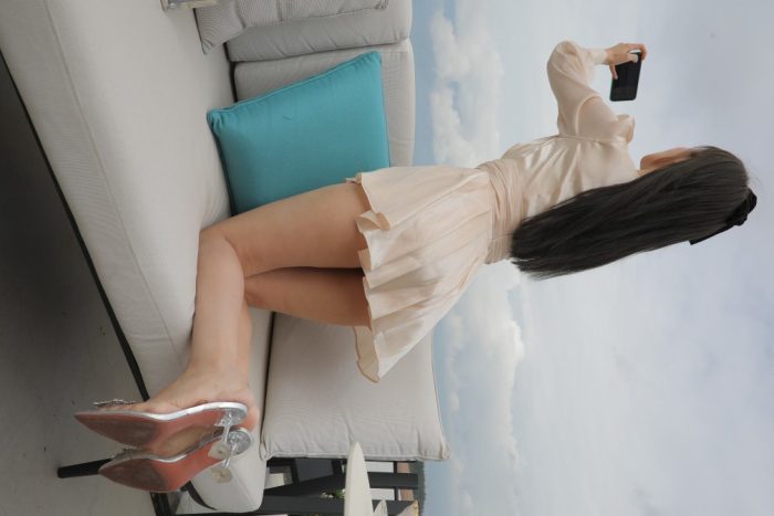 戴黑色蝴蝶结的长发女孩【369P】00027-萌素素