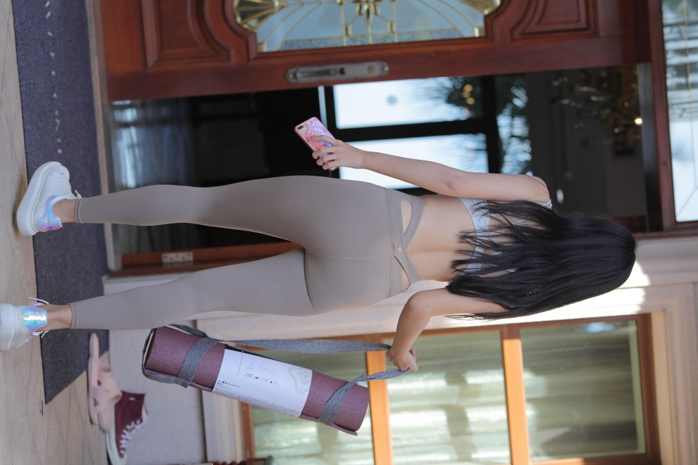图片[5]-灰色瑜伽裤温柔的女孩【369P】00058-萌素素