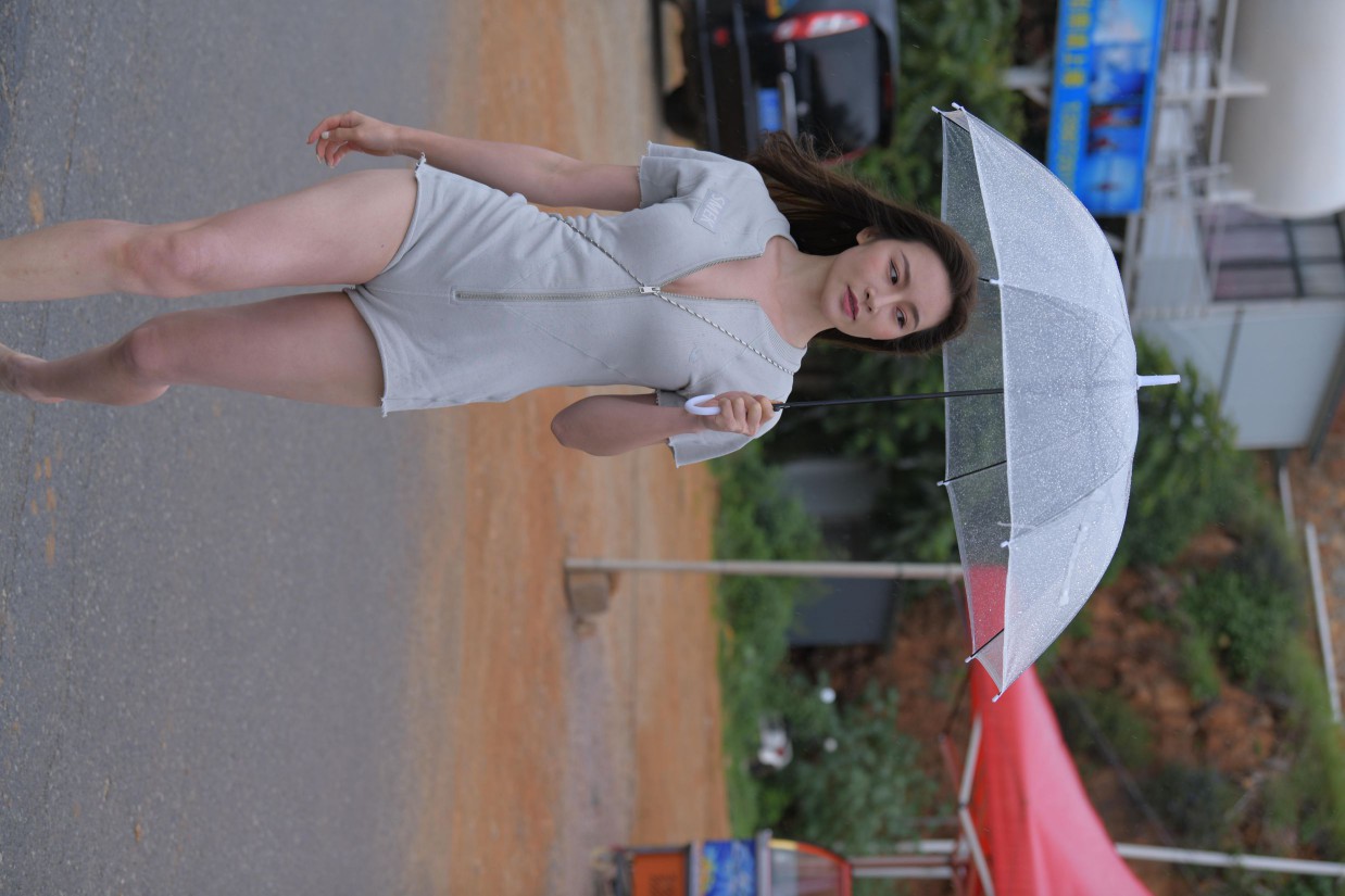 图片[5]-阴雨天在海边骑车的长发女人【156P】00044-萌素素