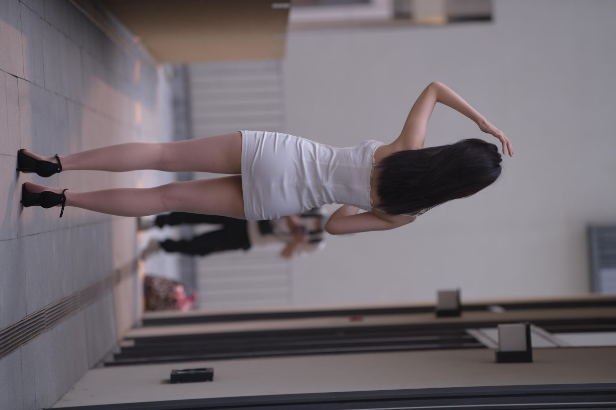 图片[4]-长发女孩紧身短裙特别显身材【245P】00040-萌素素