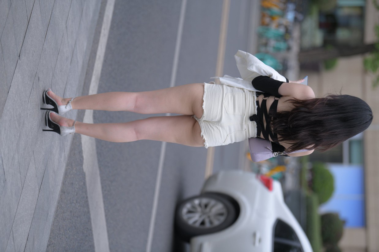图片[2]-长发飘飘的白色热裤美丽女孩【49P】00029-萌素素