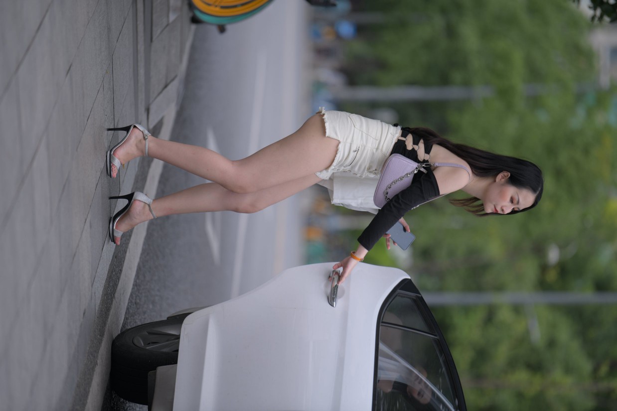 图片[6]-长发飘飘的白色热裤美丽女孩【49P】00029-萌素素