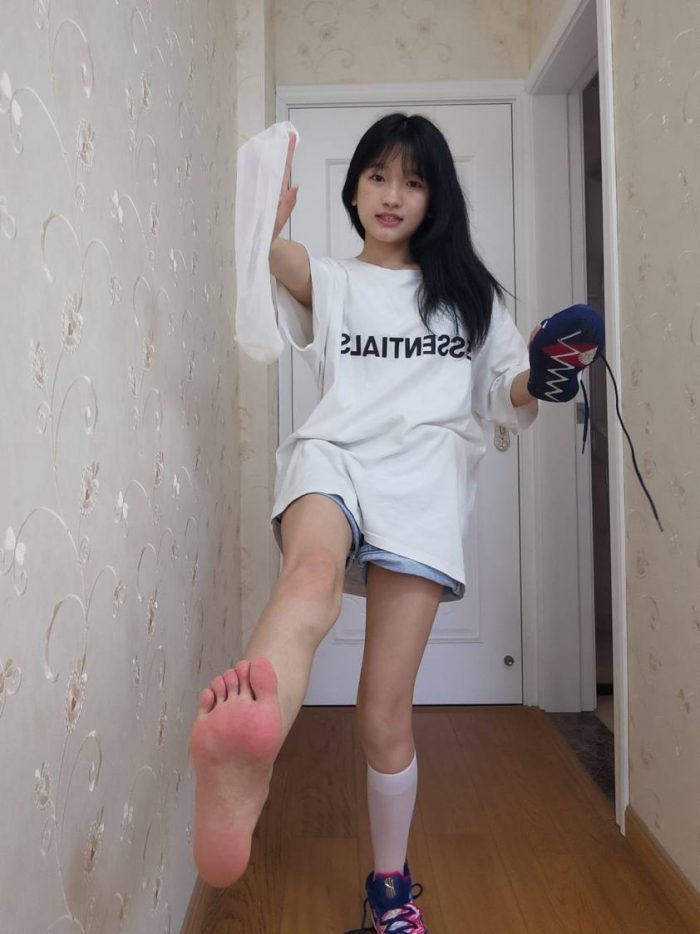 调皮的白袜女孩【149P】20017-萌素素