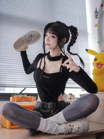 图片[10]-牛仔热裤+灰丝姑娘玩自拍-萌素素
