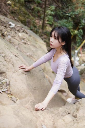 图片[8]-穿瑜伽裤爬山的长发少女-萌素素