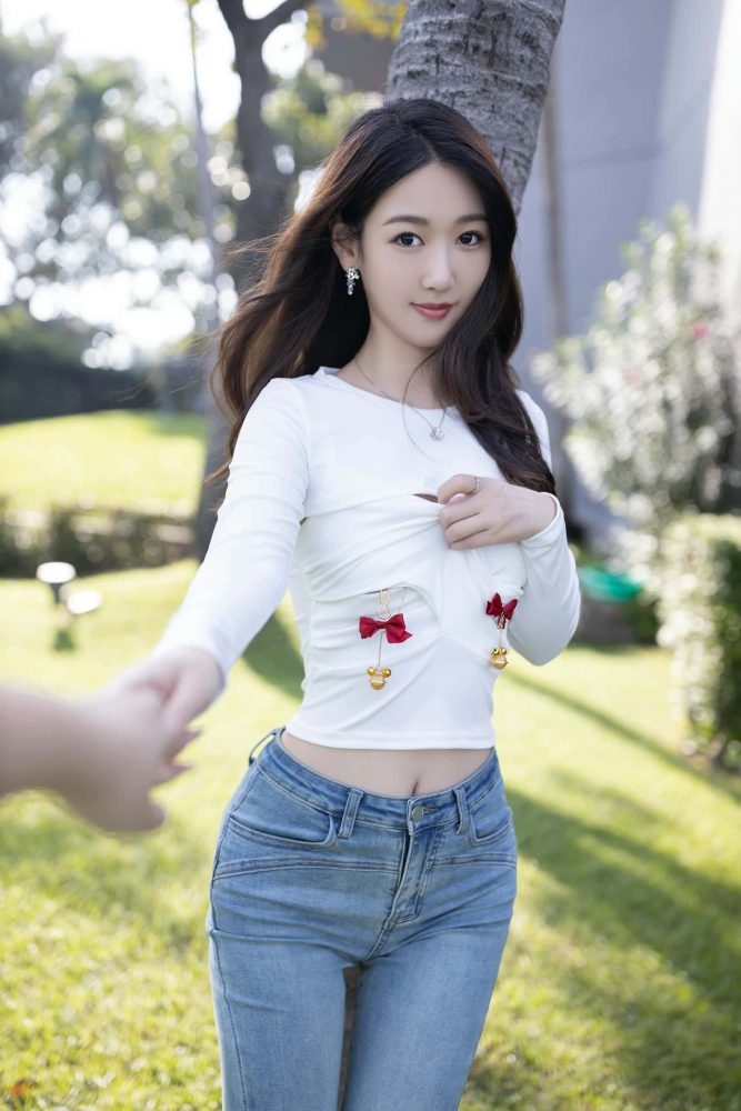 唐安琪 – 户外牛仔裤写真 【40P】P25226-萌素素