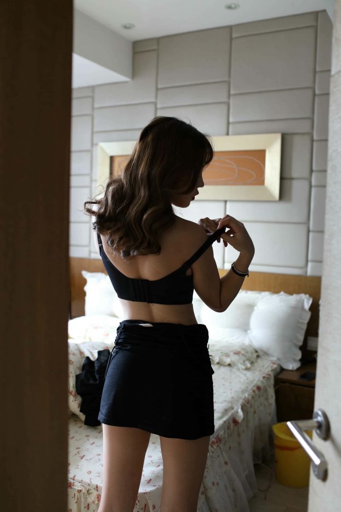 穿黑色紧身裙柔情似水的美女【329P】000062-萌素素